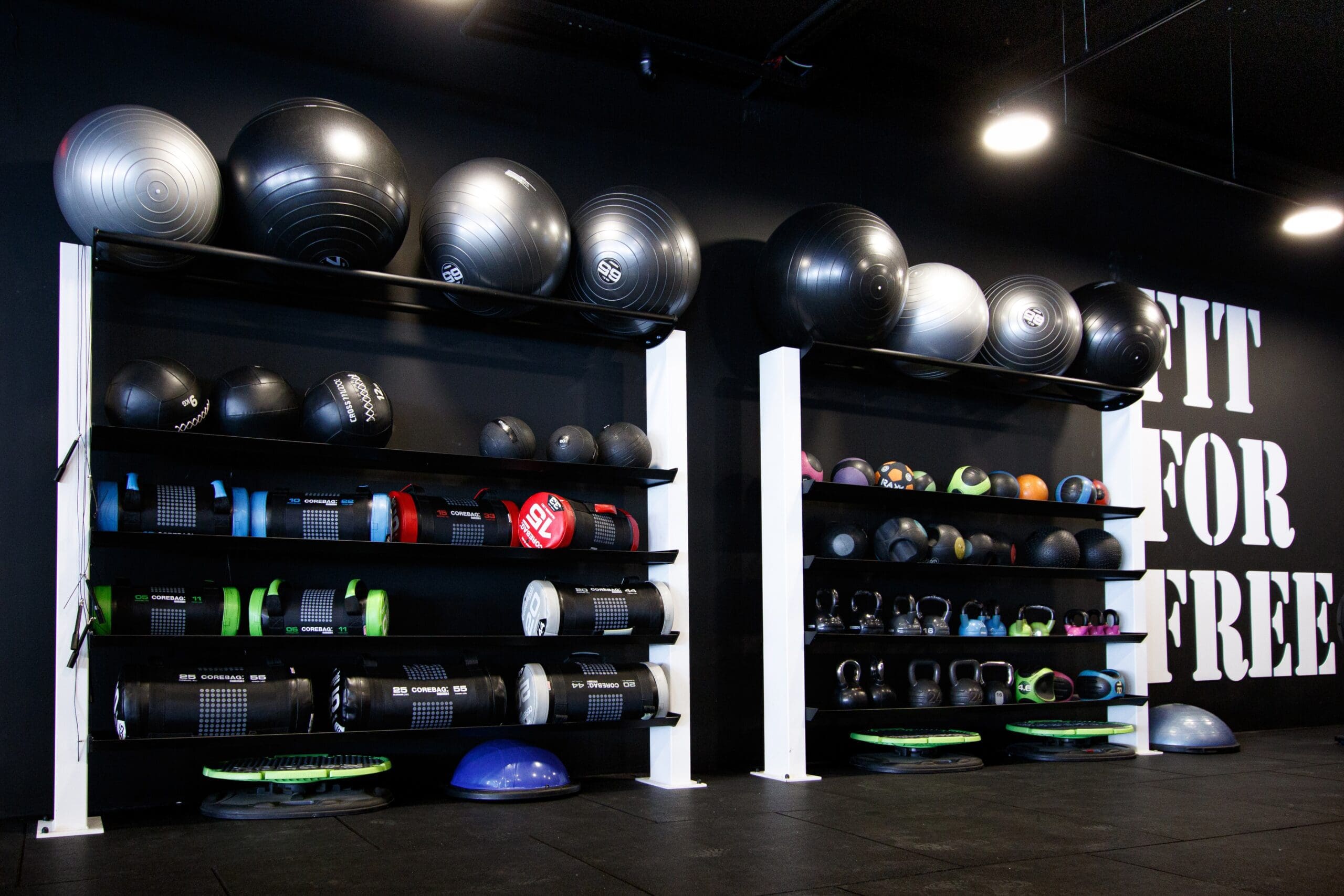 5 Differences Between Specialty and Box Stores.