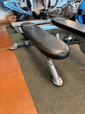 USED/REFURBISHED HOIST FITNESS CF-3163 FLAT BENCH - Image 3